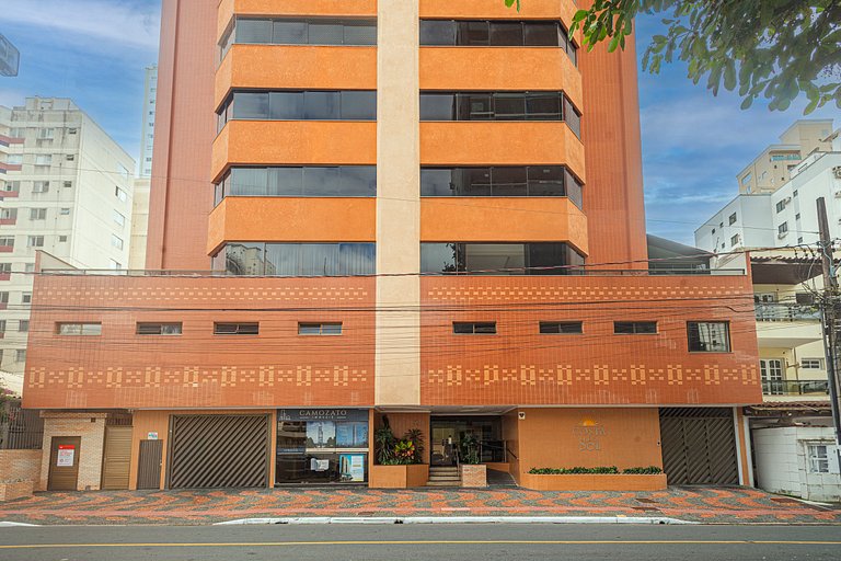 CTSL052- Centro BC com 3Q, 2 vagas e churrasqueira