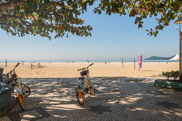 DNDR043- Apê praia c/ 2 qtos, ar cond. e garagem