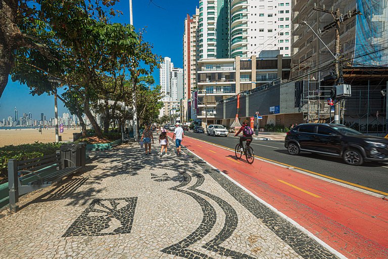 DNDR043- Apê praia c/ 2 qtos, ar cond. e garagem