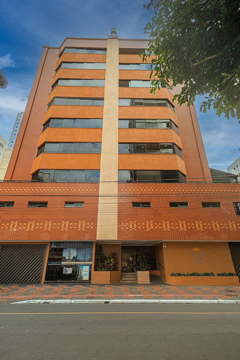 Conforto no centro com 3Q, 2 vagas e churrasqueira