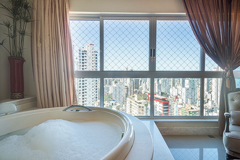 VMNT241-Luxo & Vista: 3 suítes no Edifício Vermont