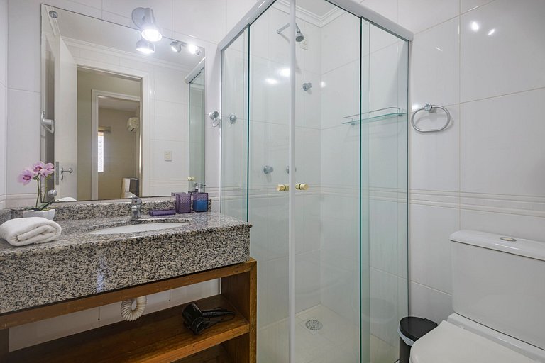 MRBQ022- Ap ao lado da Praia e Roda Gigante 2Q+2WC