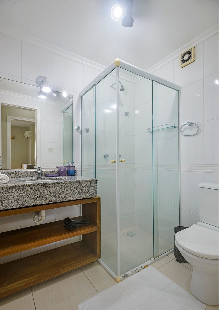 MRBQ022- Ap ao lado da Praia e Roda Gigante 2Q+2WC