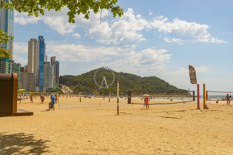 MRBQ022- Ap ao lado da Praia e Roda Gigante 2Q+2WC