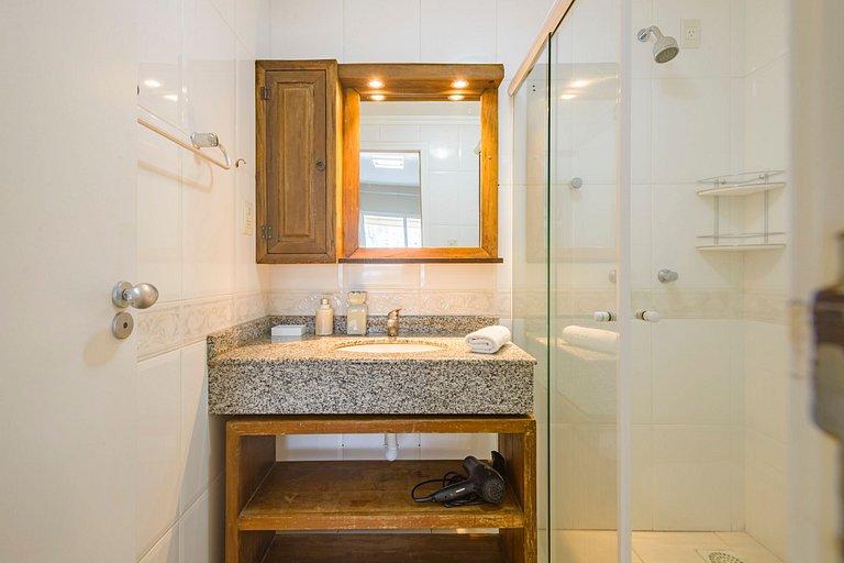 MRBQ022- Ap ao lado da Praia e Roda Gigante 2Q+2WC