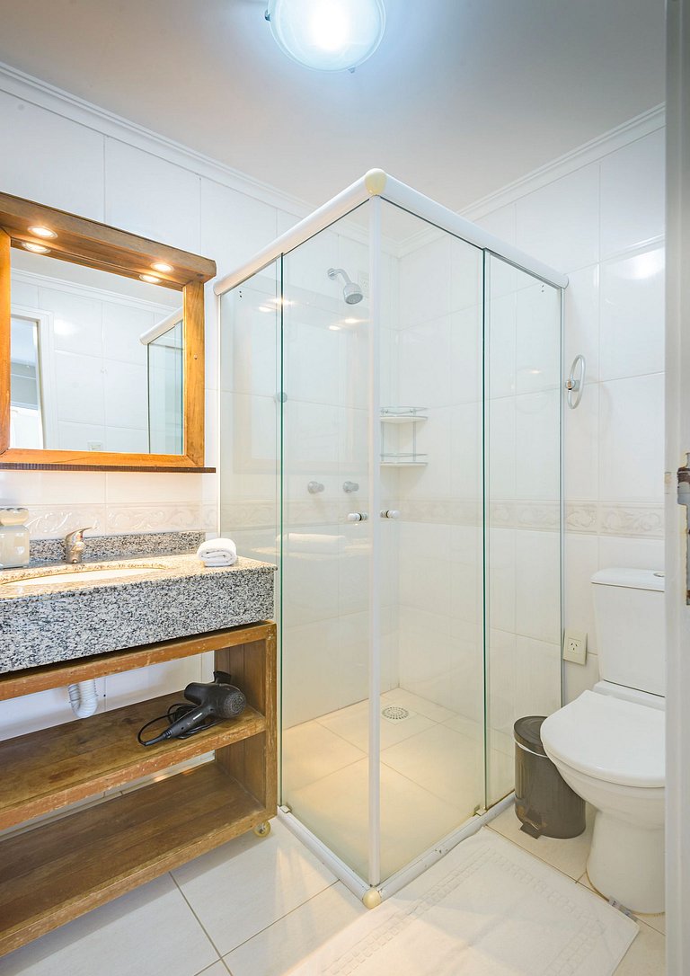 MRBQ022- Ap ao lado da Praia e Roda Gigante 2Q+2WC