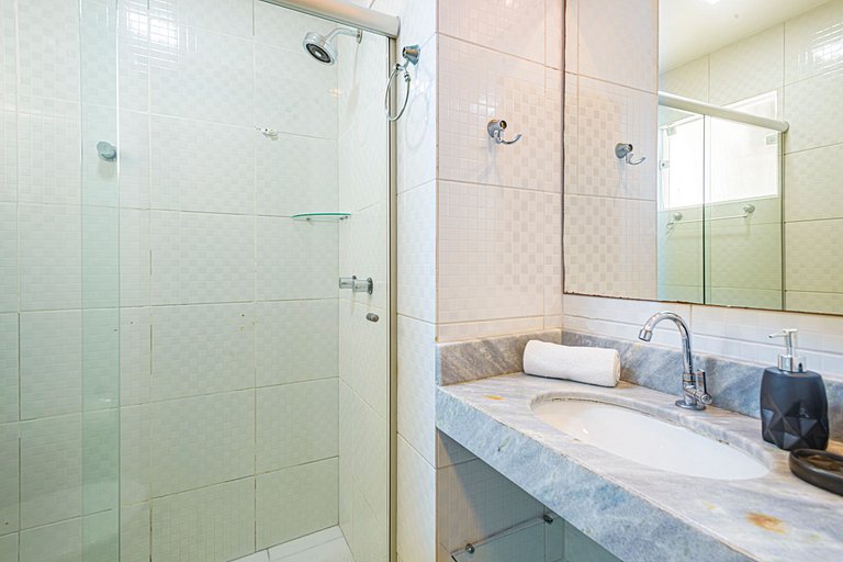 ITNC024- Apê com 4 quartos na Av. Atlântica de BC