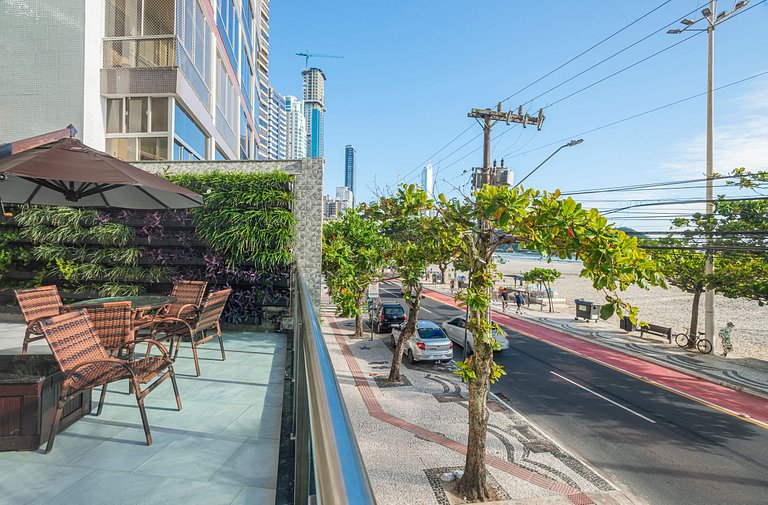 ITNC103 - Av Atlântica! Amplo apê c/ 3 quartos+3WC