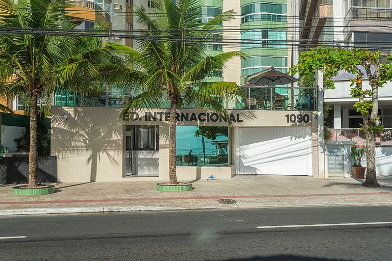 ITNC103 - Av Atlântica! Amplo apê c/ 3 quartos+3WC