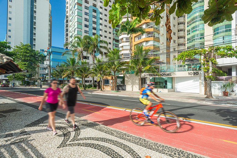 ITNC103 - Av Atlântica! Amplo apê c/ 3 quartos+3WC