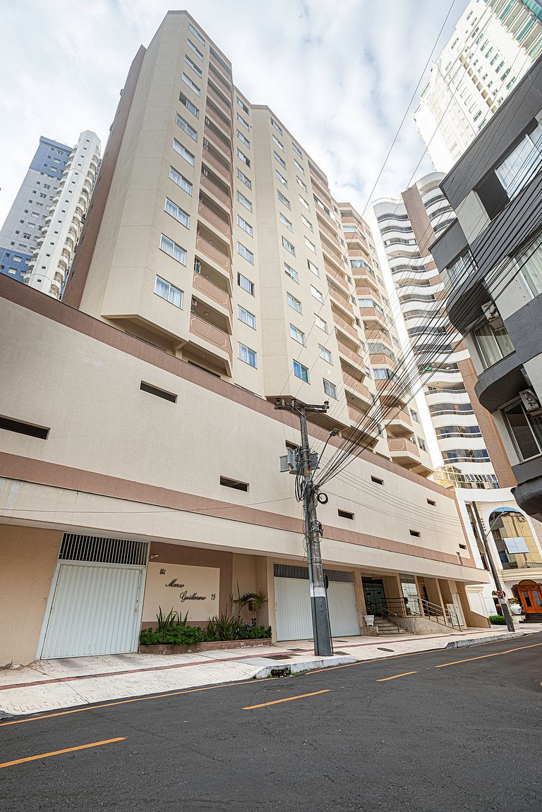 MCGL065 Localização ideal ao lado da praia com 2Q