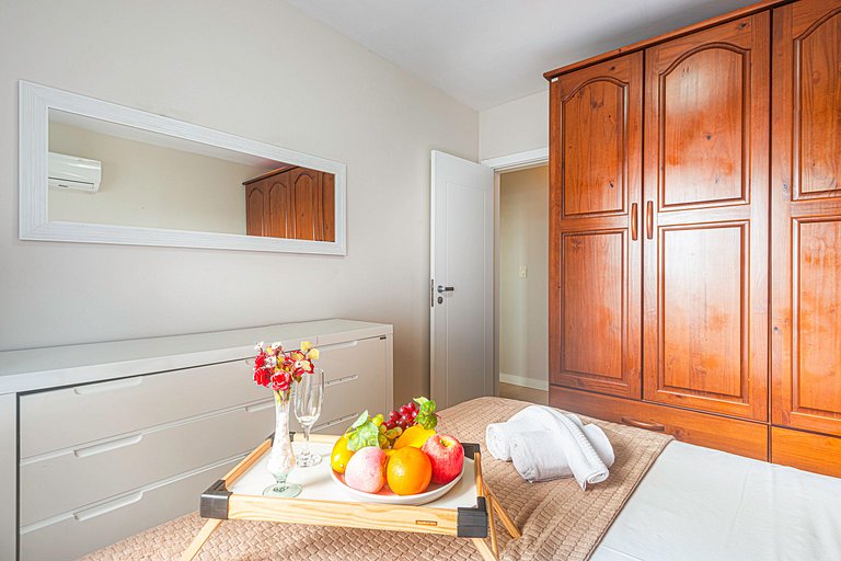 MCGL065 Localização ideal ao lado da praia com 2Q