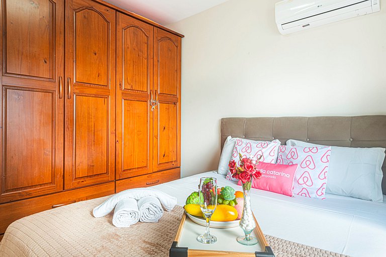 MCGL065 Localização ideal ao lado da praia com 2Q