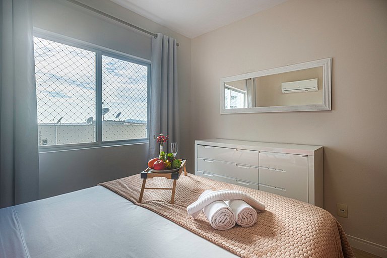 MCGL065 Localização ideal ao lado da praia com 2Q