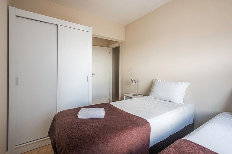 MCGL065 Localização ideal ao lado da praia com 2Q