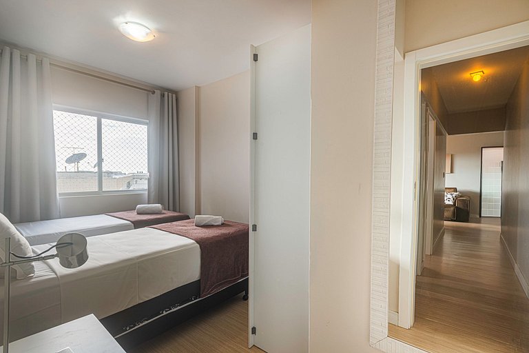 MCGL065 Localização ideal ao lado da praia com 2Q