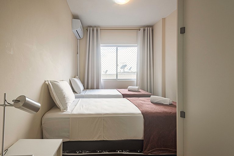 MCGL065 Localização ideal ao lado da praia com 2Q