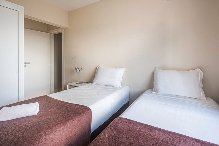 MCGL065 Localização ideal ao lado da praia com 2Q