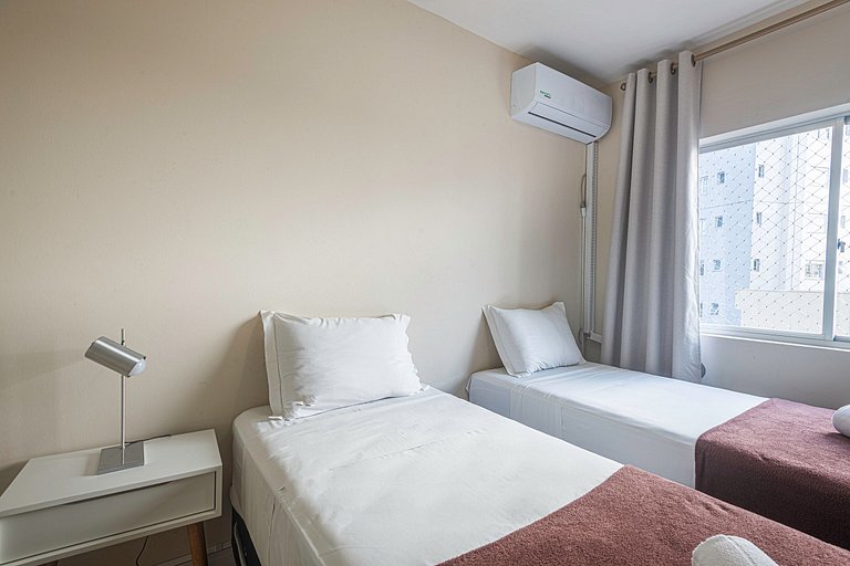 MCGL065 Localização ideal ao lado da praia com 2Q