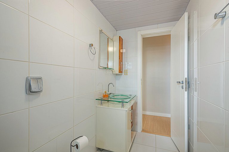 MCGL065 Localização ideal ao lado da praia com 2Q