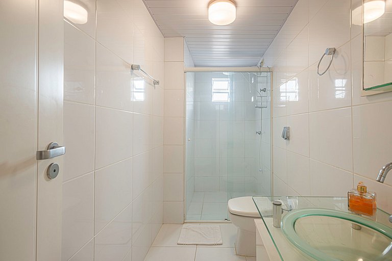 MCGL065 Localização ideal ao lado da praia com 2Q