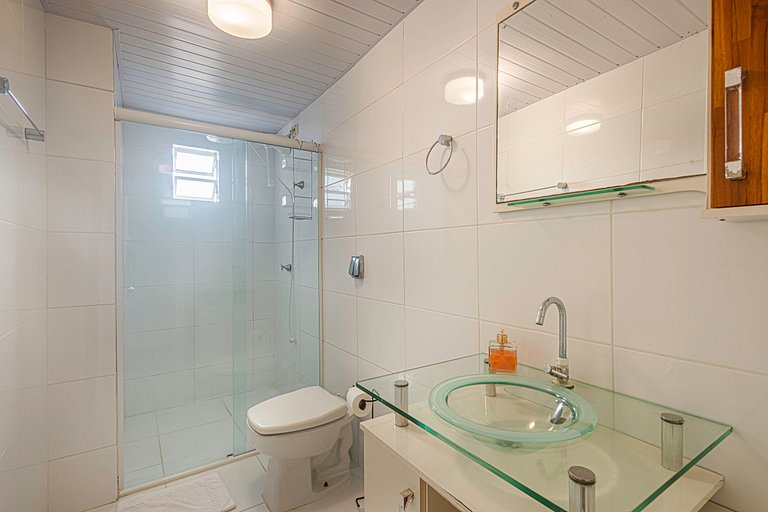 MCGL065 Localização ideal ao lado da praia com 2Q