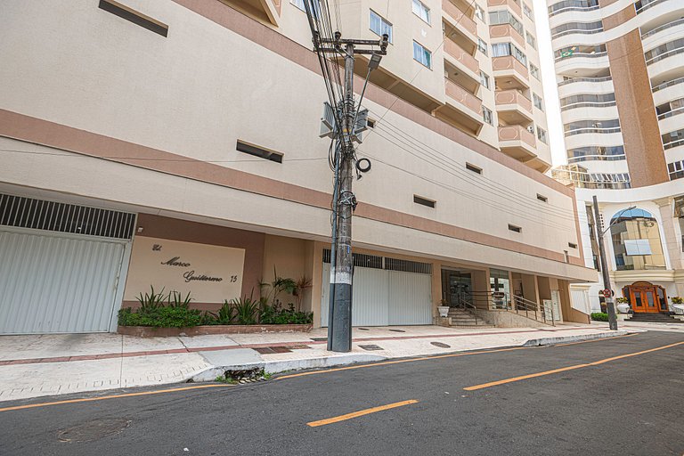 MCGL065 Localização ideal ao lado da praia com 2Q