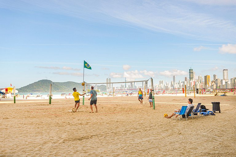 MCGL065 Localização ideal ao lado da praia com 2Q