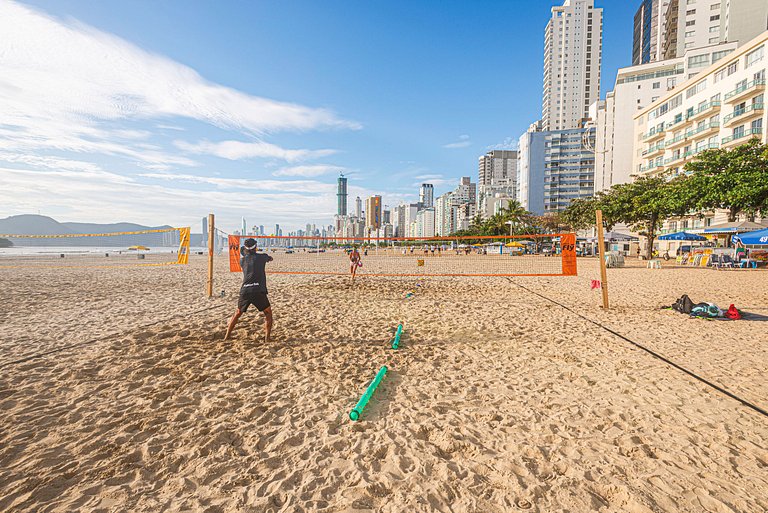 MCGL065 Localização ideal ao lado da praia com 2Q