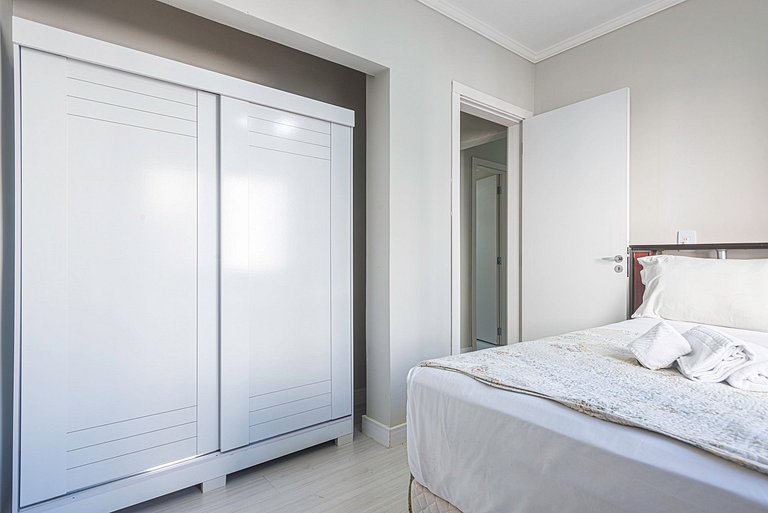 MRCL056 Apê 3 suítes na localização perfeita de BC