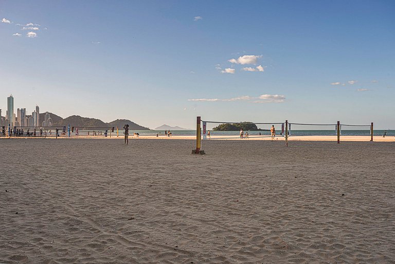 MRCL056 Apê 3 suítes na localização perfeita de BC