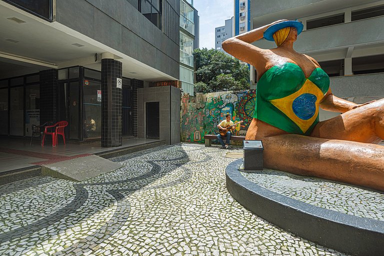 CMMR101 Av Brasil, 100m praia | 3 Quartos, 2 Vagas