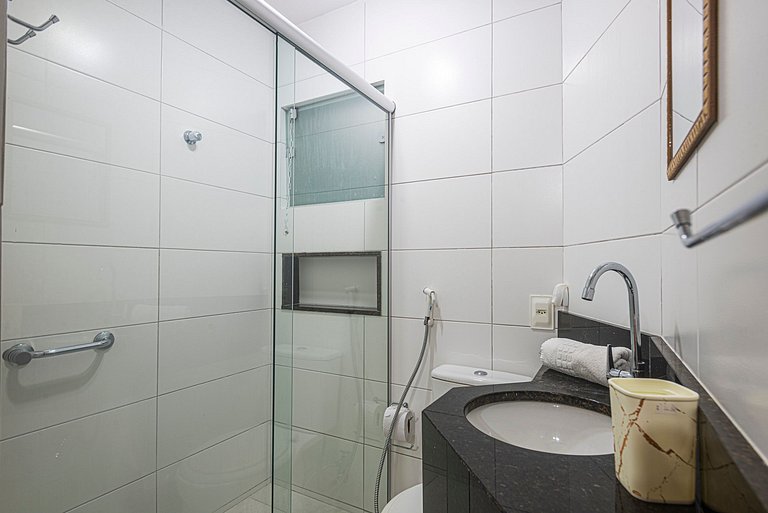 ITNC033 Amplo apê beira-mar com piscina, 3qt + 3WC
