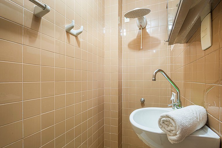ITNC033 Amplo apê beira-mar com piscina, 3qt + 3WC
